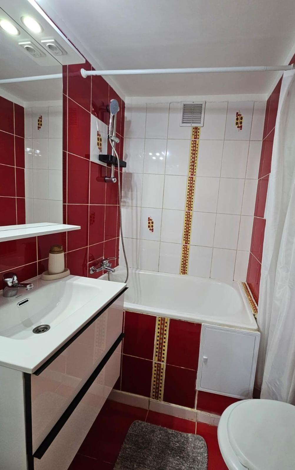 Kiwi Apart-Hotel 1Br Wi-Fi Free - Close To Old Town - Cozy Location - Shorter Or Longer Stay - R&M Boutique Bucureşti Ngoại thất bức ảnh